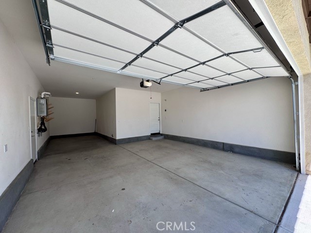 https://media.crmls.org/medias/2d78a6ac-7bcd-44b2-90ed-092fa2ed7ee3.jpg?preset=X-Large