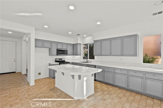 Detail Gallery Image 14 of 43 For 19914 via Joyce Dr, Saugus,  CA 91350 - 3 Beds | 2 Baths