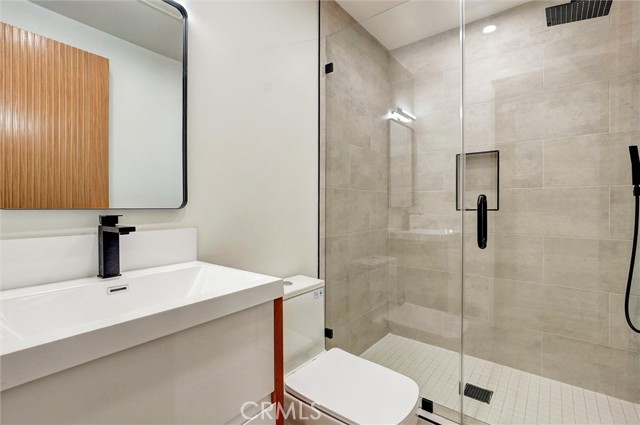 Detail Gallery Image 16 of 49 For 6852 6854 Atoll Avenue, North Hollywood,  CA 91605 - 4 Beds | 4 Baths