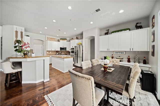 9403 Big Bear Lake Court, Bakersfield CA: https://media.crmls.org/medias/2d7ac0ed-b407-46b3-a8e9-3a886e111962.jpg