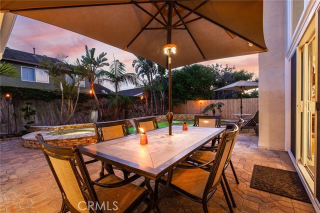 Detail Gallery Image 4 of 31 For 8482 Deepview Dr, Huntington Beach,  CA 92646 - 4 Beds | 3 Baths