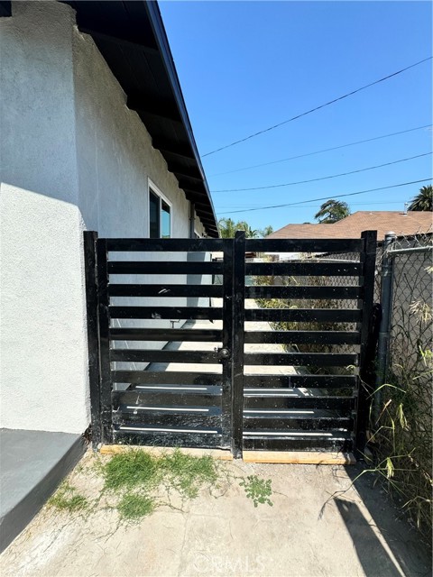 Detail Gallery Image 3 of 20 For 3812 S St Andrews Pl, Los Angeles,  CA 90062 - 2 Beds | 2 Baths