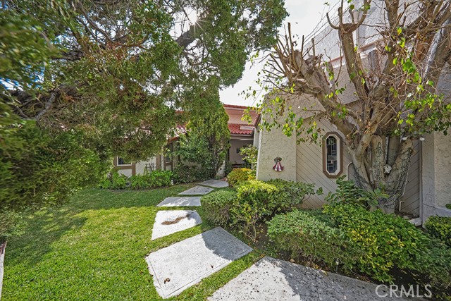 Detail Gallery Image 6 of 60 For 9752 Rangeview Dr, Santa Ana,  CA 92705 - 4 Beds | 3/1 Baths