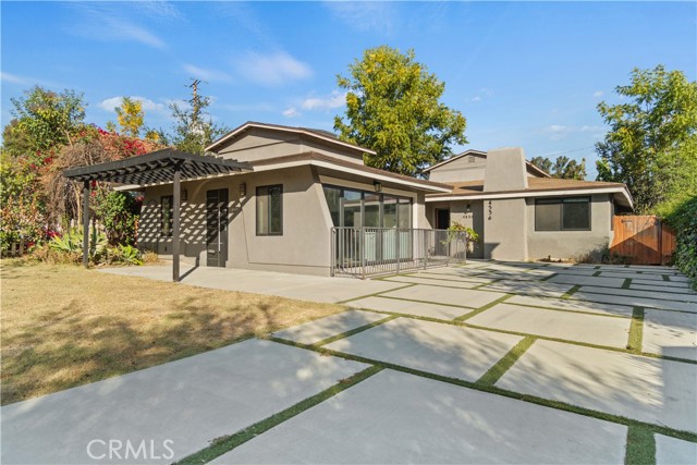 4536 Maycrest Street, Los Angeles CA: https://media.crmls.org/medias/2d7be619-9aa2-4949-a47a-09e871c5ae0c.jpg