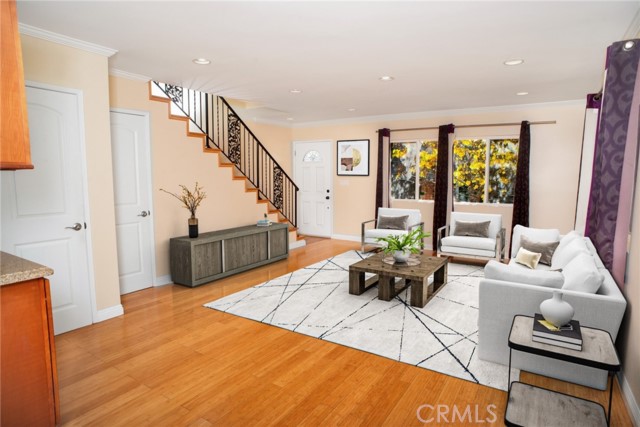 Detail Gallery Image 2 of 14 For 11265 Otsego St #1,  North Hollywood,  CA 91601 - 2 Beds | 1/1 Baths