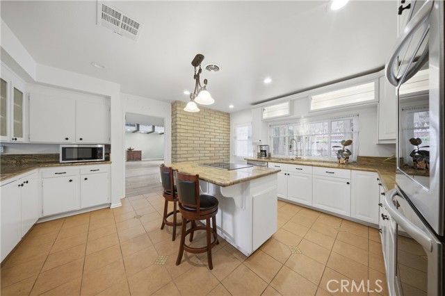 Detail Gallery Image 9 of 18 For 2718 Still Meadow, Lancaster,  CA 93536 - 5 Beds | 3 Baths