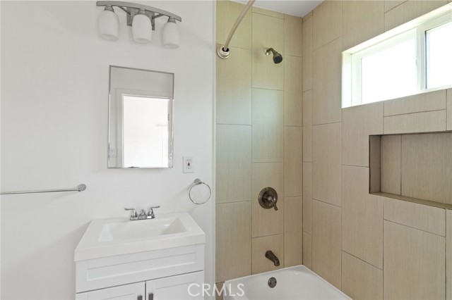 Detail Gallery Image 8 of 21 For 1257 W 38th St, Los Angeles,  CA 90037 - 2 Beds | 1 Baths