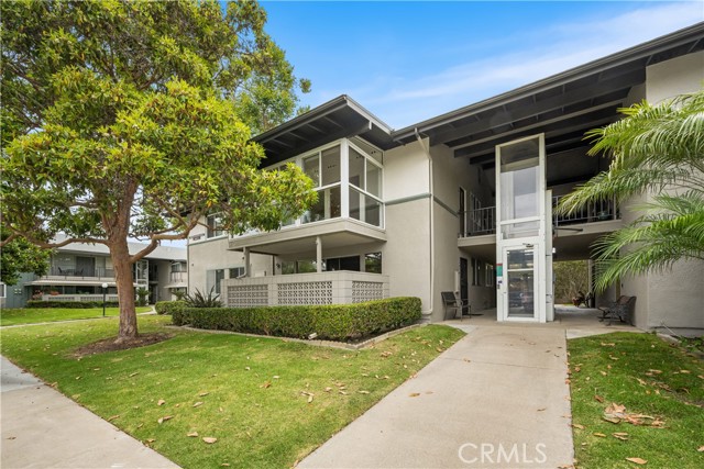 Detail Gallery Image 1 of 35 For 1980 Mckinney Way 13p,  Seal Beach,  CA 90740 - 2 Beds | 2 Baths