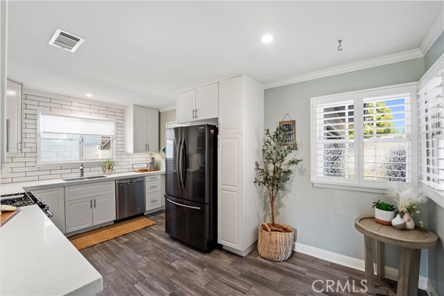 11243 Gaviota Avenue, Granada Hills CA: https://media.crmls.org/medias/2d7f003d-384c-4d22-b324-ff80fa5a4118.jpg