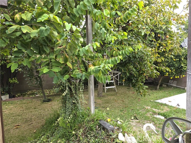 Detail Gallery Image 12 of 14 For 10251 Foster Rd, Downey,  CA 90242 - 4 Beds | 2 Baths