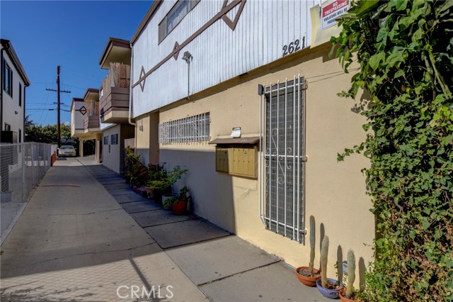 Detail Gallery Image 3 of 36 For 2621 Chariton St, Los Angeles,  CA 90034 - – Beds | – Baths