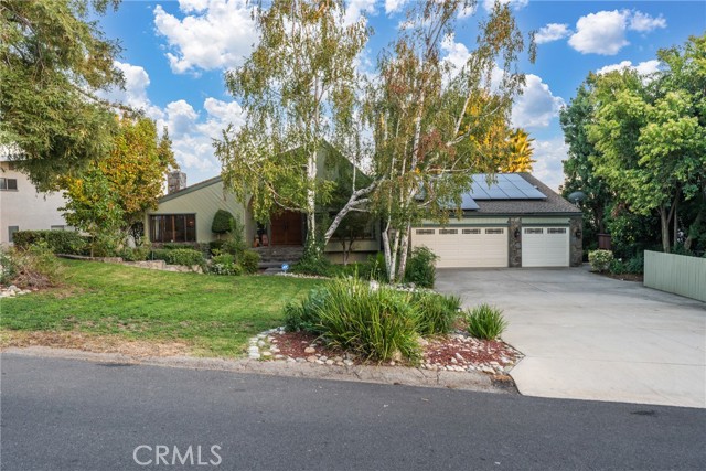 Detail Gallery Image 2 of 71 For 2420 San Antonio, Upland,  CA 91784 - 4 Beds | 3 Baths