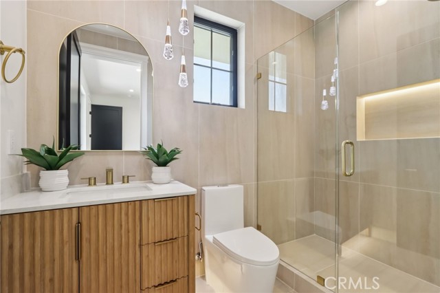 18200 Sheffield Lane, Porter Ranch CA: https://media.crmls.org/medias/2d816a97-e3de-4bf6-b184-c27c3046312c.jpg