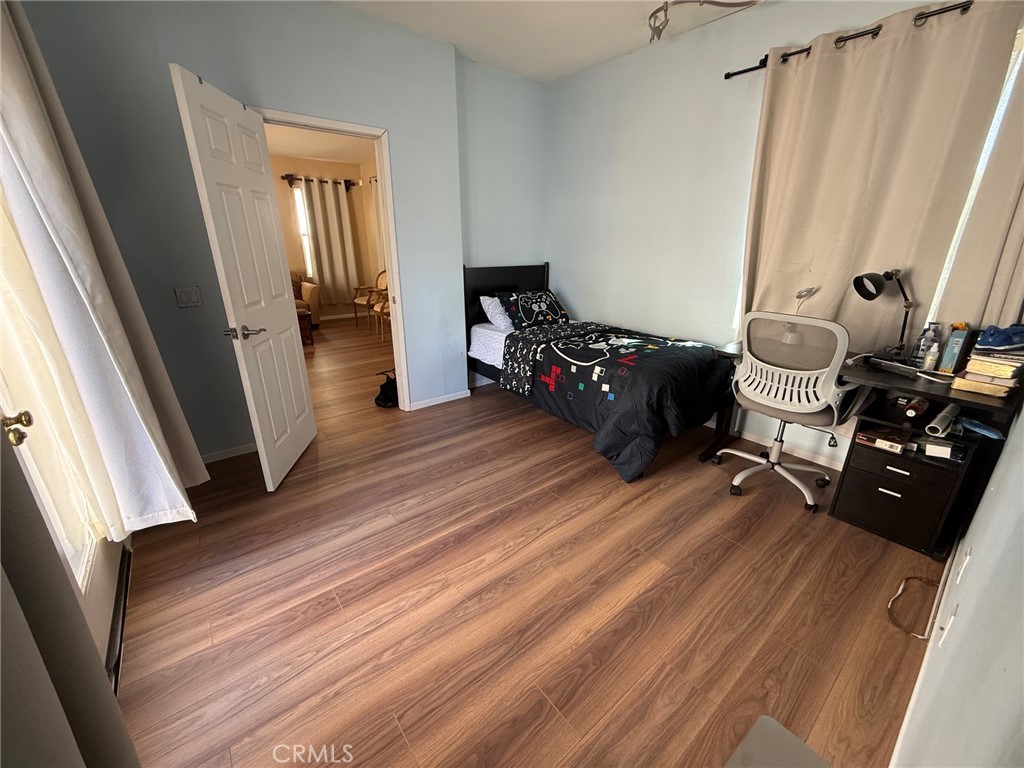 https://media.crmls.org/medias/2d822aee-7d88-475f-9fe9-438721055767.jpg?preset=X-Large