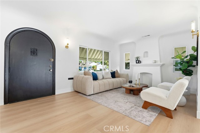 Detail Gallery Image 10 of 58 For 829 N Valley, Burbank,  CA 91505 - 2 Beds | 2 Baths