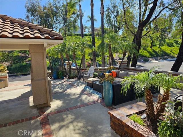 21351 Birdhollow Drive, Rancho Santa Margarita CA: https://media.crmls.org/medias/2d82c506-11ae-4b6c-af4e-2a53cc9ce956.jpg