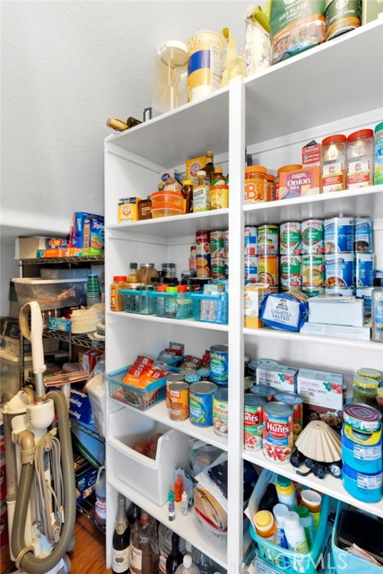 Detail Gallery Image 14 of 55 For 13798 Misty, Victorville,  CA 92392 - 5 Beds | 4 Baths