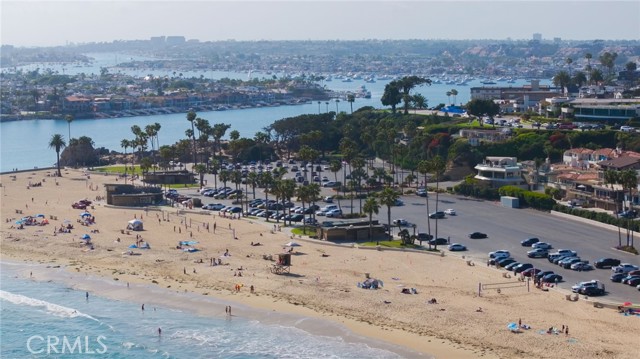 3116 Breakers Drive, Corona del Mar CA: https://media.crmls.org/medias/2d82f034-b852-49d5-bed4-0b82a6df6af9.jpg