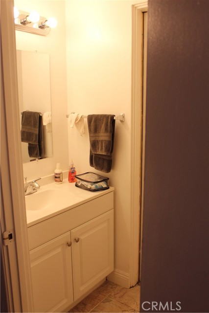 Detail Gallery Image 16 of 23 For 4527 Stark, Woodland Hills,  CA 91364 - 3 Beds | 3 Baths