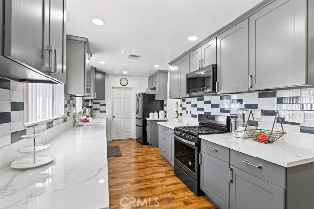 Detail Gallery Image 3 of 52 For 14870 Hubbard, Sylmar,  CA 91342 - 3 Beds | 2 Baths