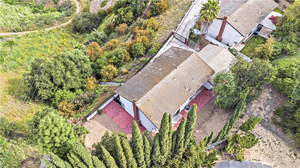 https://media.crmls.org/medias/2d85589f-2d9c-4daf-8dc5-73ee726347df.jpg?preset=X-Large