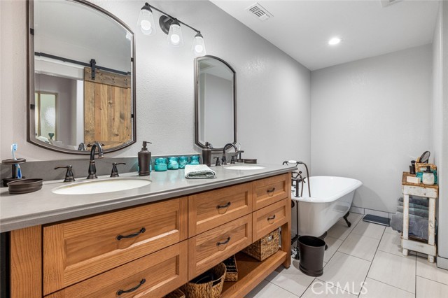 4742 Crow Road, Oakdale CA: https://media.crmls.org/medias/2d856b8b-36fe-46e1-8eff-731bbe16748b.jpg