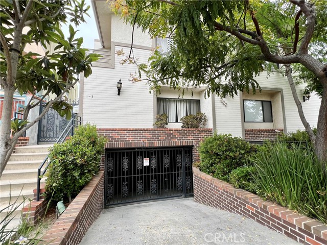 327 W Stocker St, Glendale CA: https://media.crmls.org/medias/2d85e88e-0e24-4e6e-89e5-e5e0ffe00a8f.jpg