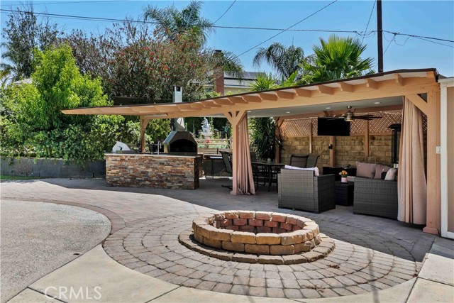 21101 Rosedell Drive, Saugus CA: https://media.crmls.org/medias/2d85fa8e-63dd-49f7-b03d-f079da0f4507.jpg