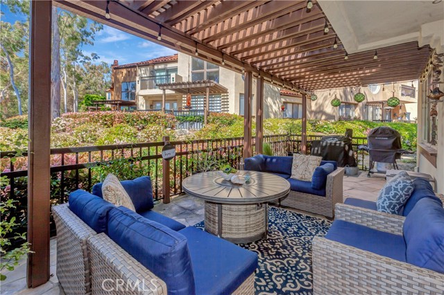 Detail Gallery Image 3 of 37 For 515 Bay Hill Dr, Newport Beach,  CA 92660 - 2 Beds | 2/1 Baths