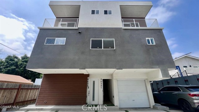 Detail Gallery Image 2 of 32 For 5635 Klump Ave #1/2,  North Hollywood,  CA 91601 - 3 Beds | 3/1 Baths