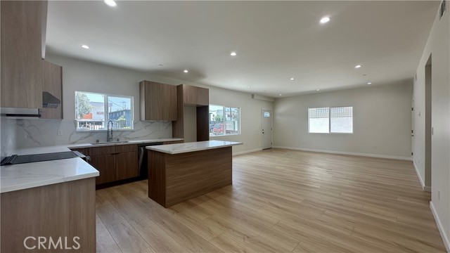 7726 Laurel Canyon Boulevard, North Hollywood CA: https://media.crmls.org/medias/2d883aaa-bf42-4f02-950c-7dbc54004750.jpg