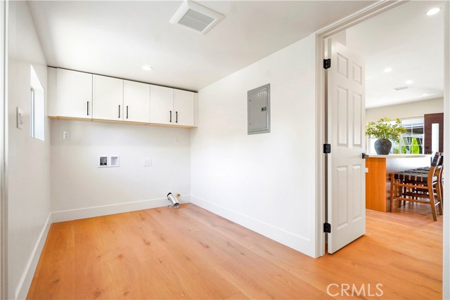 Detail Gallery Image 13 of 51 For 18324 Sylvan St, Tarzana,  CA 91335 - 4 Beds | 2 Baths
