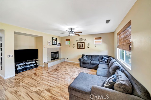 Detail Gallery Image 15 of 56 For 1791 Hideaway Pl, Palmdale,  CA 93551 - 3 Beds | 3 Baths