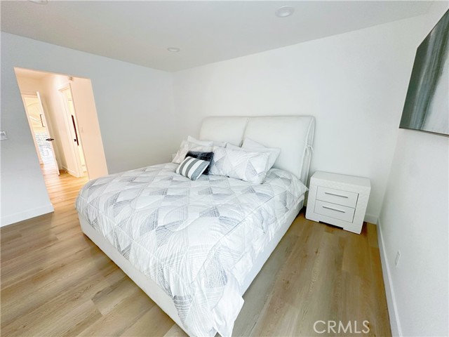 Detail Gallery Image 12 of 21 For 5255 Coldwater Canyon #D,  Sherman Oaks,  CA 91401 - 3 Beds | 3 Baths