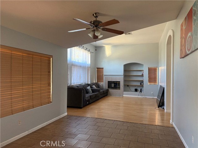 Detail Gallery Image 12 of 27 For 30456 Avenida Caylee, Homeland,  CA 92548 - 4 Beds | 3 Baths