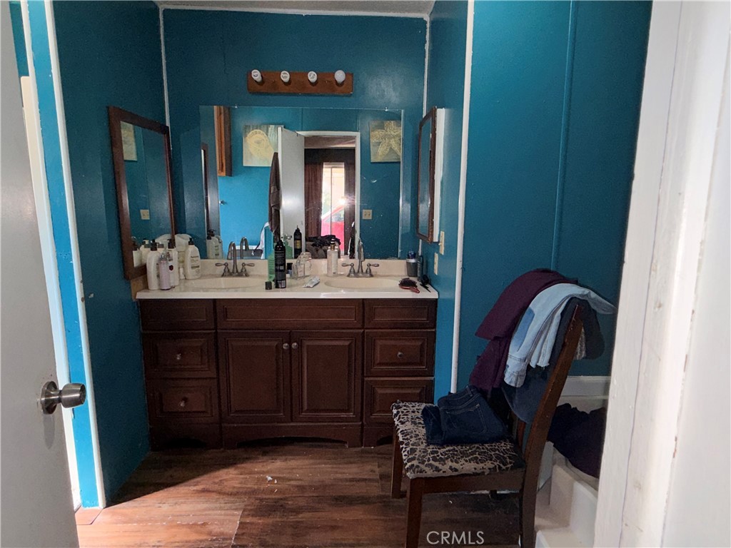 https://media.crmls.org/medias/2d8b04f1-803f-40e6-96f5-fb711a58361b.jpg?preset=X-Large