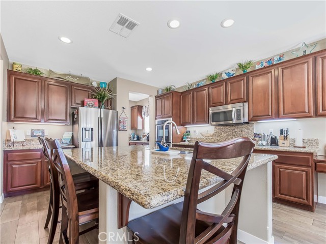 12820 Excalibur Drive, Eastvale CA: https://media.crmls.org/medias/2d8b70c4-ac5d-4b3c-a7ca-e8dbf70208d9.jpg