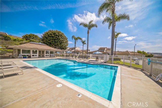 4847 Flying Cloud Way, Carlsbad CA: https://media.crmls.org/medias/2d8b7b1a-b476-4407-ae62-c23bd688fd05.jpg