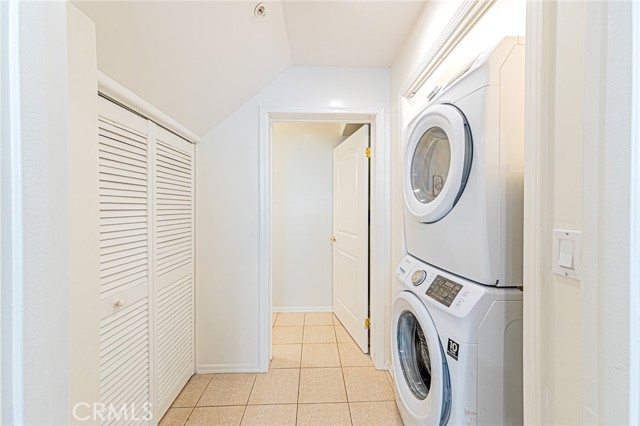 Detail Gallery Image 10 of 37 For 6939 Greeley St #112,  Tujunga,  CA 91042 - 3 Beds | 2/1 Baths