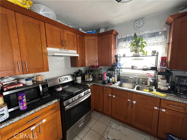 Detail Gallery Image 6 of 14 For 1212 E 54th St, Los Angeles,  CA 90011 - – Beds | – Baths