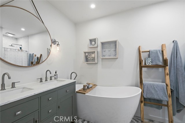 1002 3rd St, Hermosa Beach, California 90254, 4 Bedrooms Bedrooms, ,2 BathroomsBathrooms,Residential,For Sale,3rd St,SB26070138