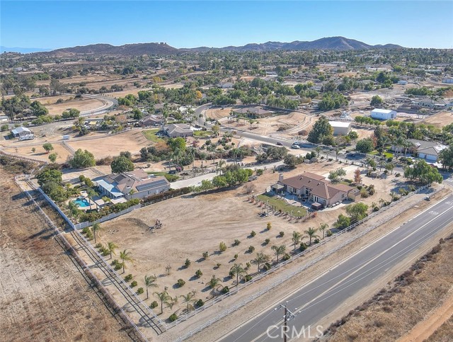 Detail Gallery Image 4 of 64 For 17016 Birds Eye Dr, Lake Mathews,  CA 92570 - 4 Beds | 3 Baths