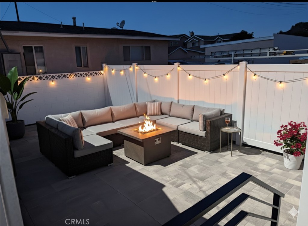 https://media.crmls.org/medias/2d8d1600-508e-4757-a962-53fbcd356a06.jpg?preset=X-Large