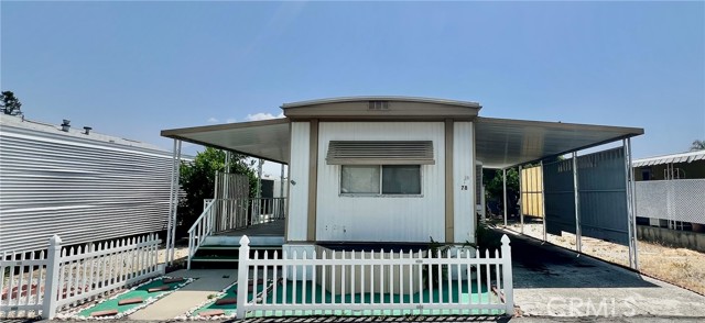 880 N Lake Street, Hemet CA: https://media.crmls.org/medias/2d8d7f0b-9150-41a2-a870-f52be2c8975e.jpg