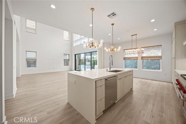 Detail Gallery Image 9 of 28 For 157 Creation St, Irvine,  CA 92618 - 5 Beds | 5 Baths