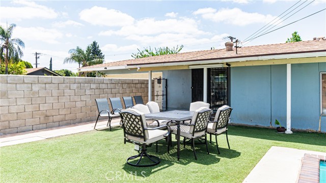 931 N Eucalyptus Avenue, Rialto CA: https://media.crmls.org/medias/2d8eeefa-65be-4265-900a-97d5f4a6d995.jpg