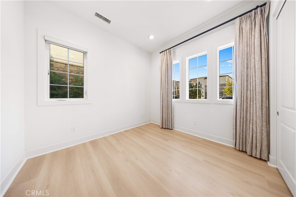 MLS #OC25251209 image #21