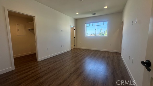4818 Satsuma Avenue, North Hollywood CA: https://media.crmls.org/medias/2d8ff989-ac82-49dd-98f7-3e9ff3bcf4a4.jpg