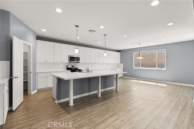 41719 Wayladn Court, Lancaster CA: https://media.crmls.org/medias/2d900975-906b-4728-bade-9490cd8fd802.jpg