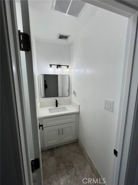 Detail Gallery Image 22 of 53 For 1919 W 82nd St, Los Angeles,  CA 90047 - 3 Beds | 2/1 Baths